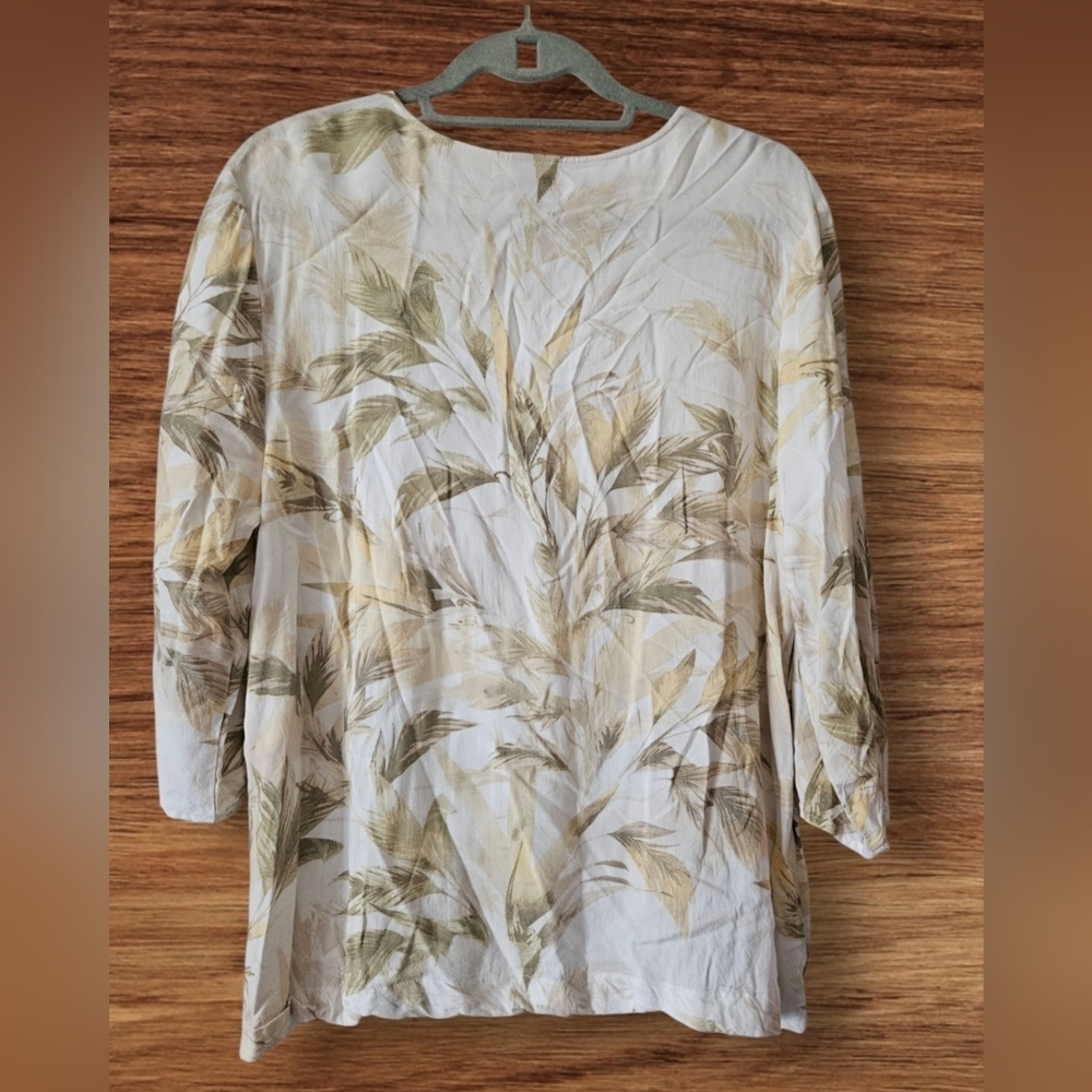 Chicos V-neck 3/4 Sleeve Pullover Top Women Size 2 - Picture 2 of 5